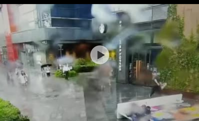上海广告牌.png